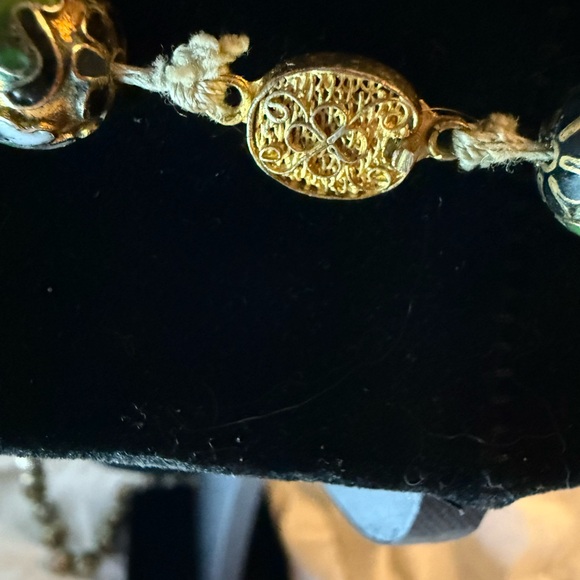 Green vintage authentic cloisonné beaded necklace. - Picture 3 of 3